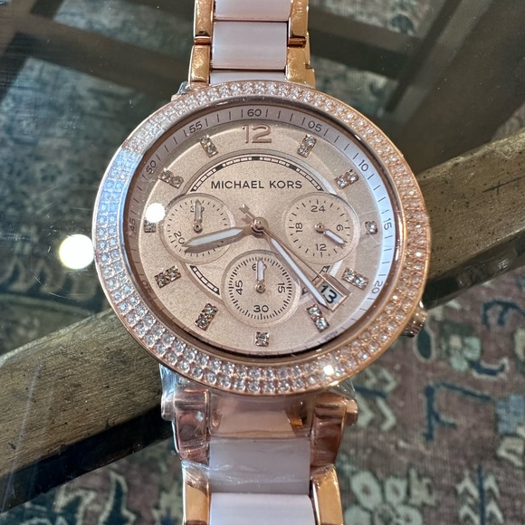 Micheal Kors Watch - Picture 3 of 7